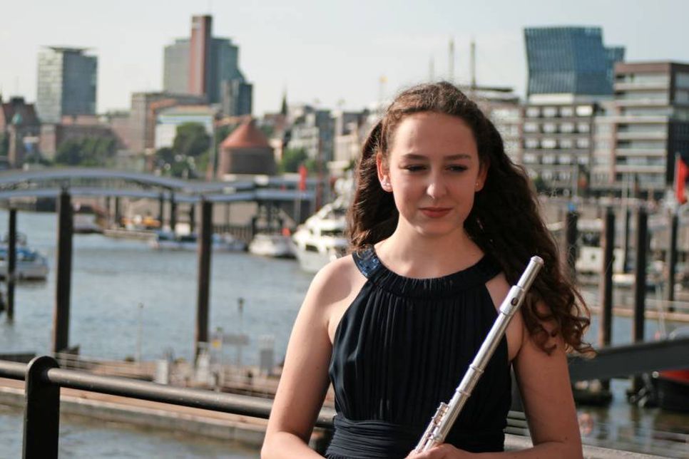 Die 14-jährige Hannah konnte sich von der einmaligen Akustik der „Elphi“ überzeugen.