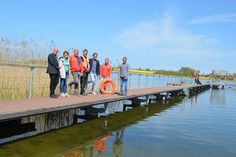 Heiko Laskowski (v.l.), Tanja Schridde, Peter Franz, Wolfgang Bahs, Thomas Keller und Khalat Buza beim entspannten Rundgang durch die Badeanstalt.