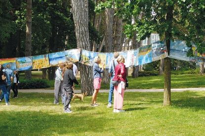 Im Strandpark können die einzelnen Bilder als Kunstdrucke auf Plane bewundert werden.