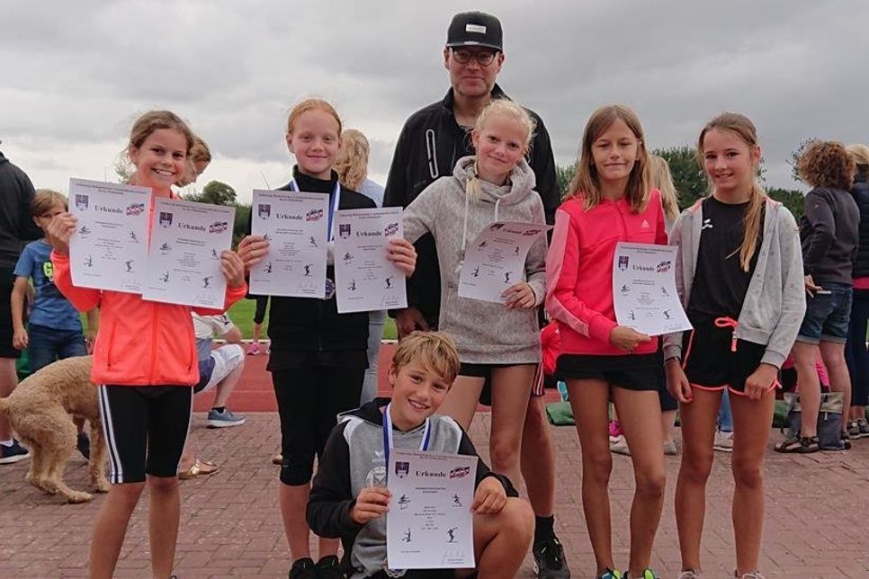 Amelie, Pauline, Milla, Henrike, Ida, Mattis und Andreas.