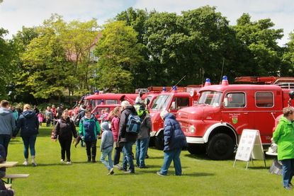 Die zahlreichen Oldtimer waren eine Augenweide. Daneben gab es aber auch modernste Technik der Rettungskräfte zu bestaunen.
