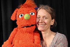 Dörte Lowitz gehört seit 2002 zum Figurentheater Wolkenschieber. Zusammen mit ihrem Mann Marc Lowitz schreibt und entwickelt sie Theaterstücke für Kinder.