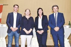 Die Bürgermeisterkandidaten Steffen Davids (von links), Dorit Klees, Bettina Schäfer und Andreas Zimmermann nach der ersten Vorstellungsrunde in der Pönitzer Sporthalle.