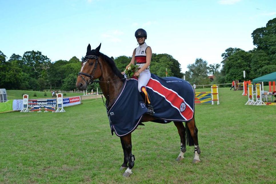 Larissa Bever und Clouds Aviatrix.