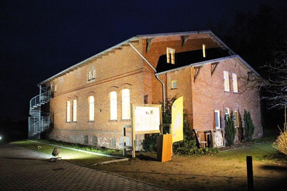 Die Gedenkstätte Ahrensbök erstrahlte am vergangenen Mittwoch in Erinnerung an die Befreiung des Konzentrationslagers Auschwitz am 27. Januar 1945
