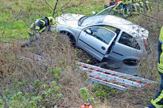 Der Opel Corsa kam nach über 50 Meter im Straßengraben zum Stehen. Die Ursache für den Unfall ist bisher nicht geklärt. Die Fahrbahn war zum Unfallzeitpunkt nicht glatt. (Foto: René Kleinschmidt)