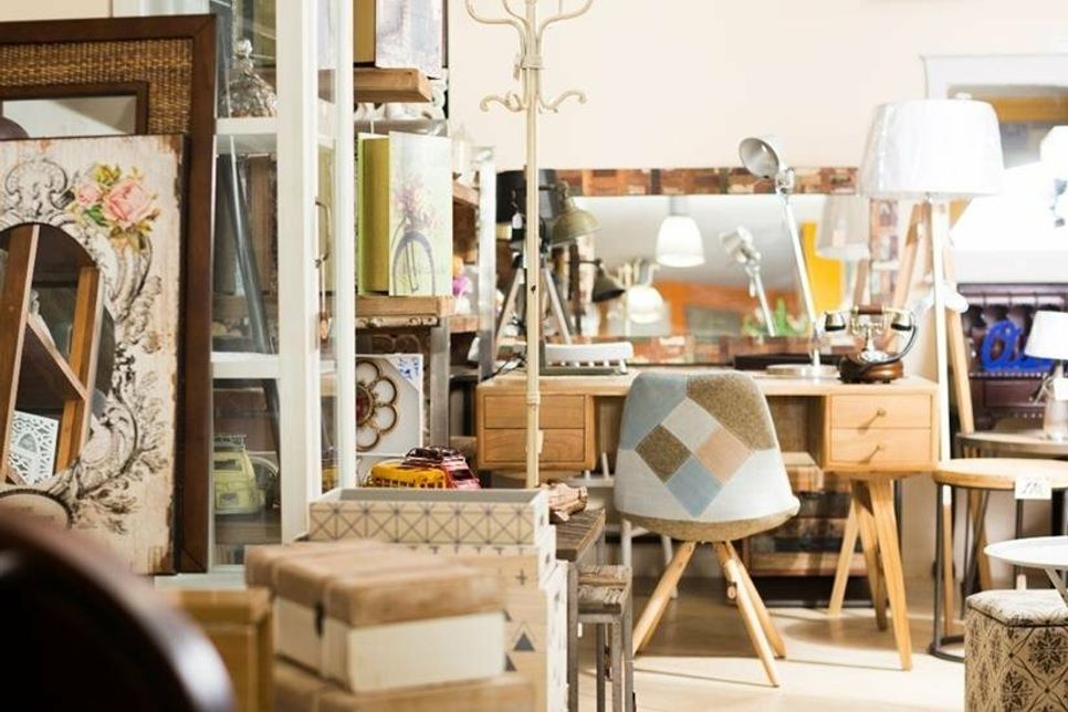 Secondhand ist besonders wegen des Preises und des Umweltaspekts beliebt. Bild: Adobe Stock © JackF