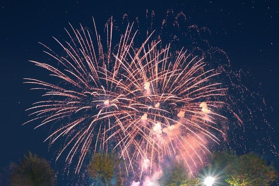 Pünktlich zum Jahreswechsel um 0 Uhr gibt es dieses Jahr ein offizielles Silvesterfeuerwerk auf der Seebrücke.