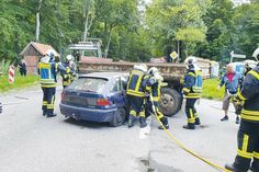 Der simulierte Unfall auf der Landesstraße ereignete sich an der Einmündung zur Blüchereiche.