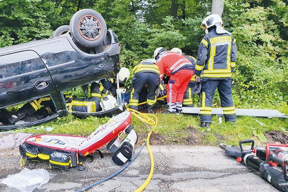 Die Einsatzkräfte leisteten ganze Arbeit und bekamen dafür Lob in der Nachbesprechung.