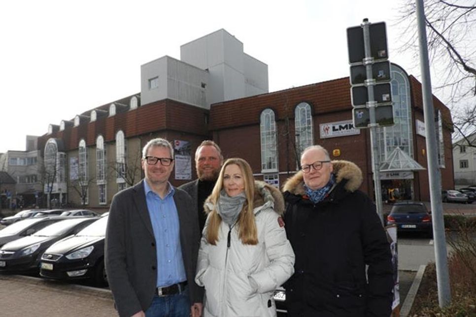 Inhaber Thomas Menke, Verena und Hartmut Minde und Geschäftsführer Thomas Gast stellten die Pläne für das City-Quartier vor.