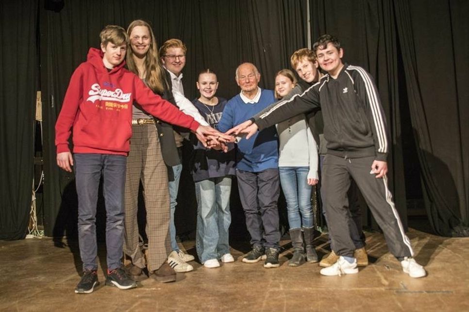 Daniel Albrecht, Lieke John, Ben Kleinwort, Lina Marschall, Jürgen Nicklas, Neele Müller, Pio Kleinwort, Adrian Kasakewitsch (v. lks.).