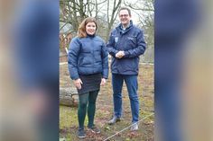 Julia Samtleben und Manuel van der Poel auf dem „Rathausgarten“ – der Dachbegrünung.