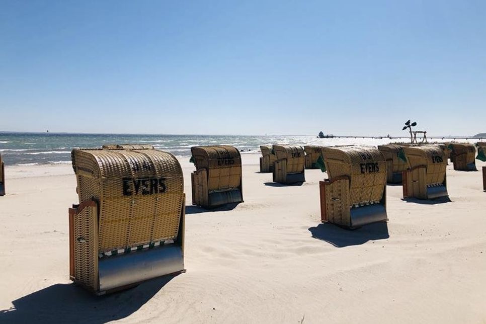 Noch dürfen die Strandkörbe nicht benutzt und vermietet werden.