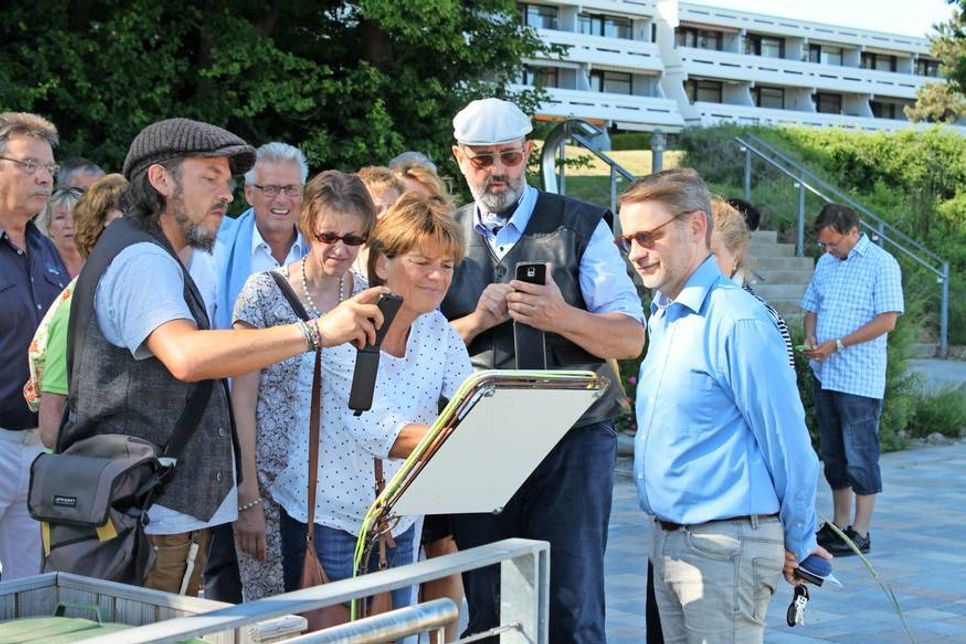 Scannen und Hören: Mit dem Smartphone können alle Informationen abgefragt werden.