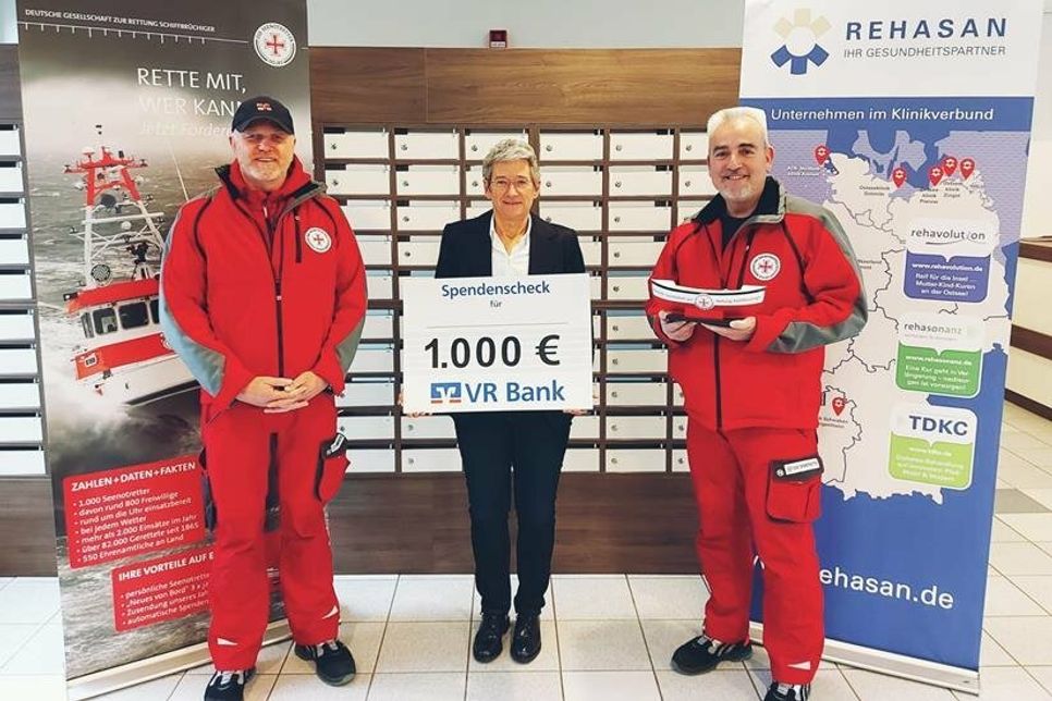 Spendenscheck-Übergabe an die Seenotretter Grömitz.
