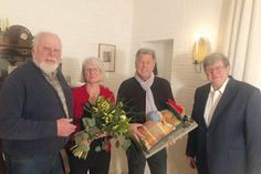 Nach der Vertragsunterzeichnung (v.l.): Irmgard und Rolf Kirsten mit Bernd Kubsch und Henning Beck vom Bürgerverein.
