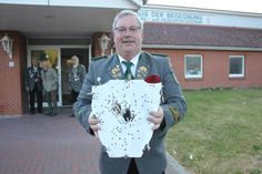 Noch amtierender König der Lensahner Schützengilde ist Fred Starck. Am Samstag wird um seine Nachfolge geschossen.
