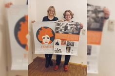 Kathrin Brümmer (re.), Leiterin der Gemeindebücherei Stockelsdorf, und Gudrun Dietrich, Gleichstellungsbeauftragte der Gemeinde Stockelsdorf, sind gemeinsame Veranstalterinnen des Filmabends und der Ausstellung in der Gemeindebücherei.
