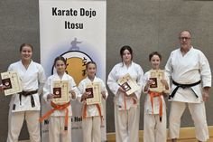 Die erfolgreichen Karateka mit Sensei Jens Grunwald.