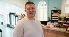 Nico Schumacher betreibt seit Januar den Kiosk am Bahnhof mit Servicestelle.