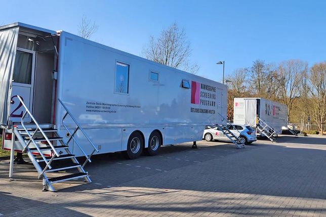 Das Mammobil in Bad Schwartau, hierher müssen Frauen aus dem PLZ-Bereich 23701 in diesem Jahr zum Mammographie-Screening kommen.