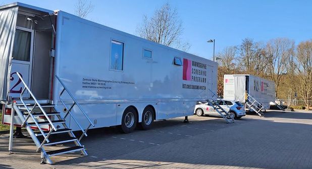 Das Mammobil in Bad Schwartau, hierher müssen Frauen aus dem PLZ-Bereich 23701 in diesem Jahr zum Mammographie-Screening kommen.