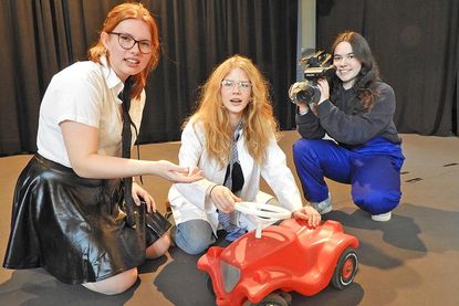Welche Rolle spielt das Bobbycar? Kenner*innen haben eine Ahnung.