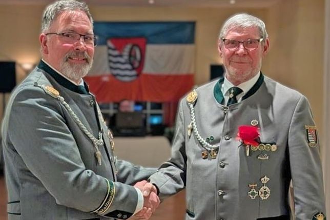 Marc Miltzow zeichnete Bernhard Jürgensen (re.) für sein unermüdliches Engagement aus.