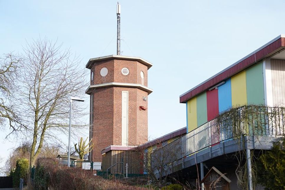 Der Wasserturm ist Wahrzeichen der Stadt und Namensgebers der Kita, aber auch finanzielle Belastung für die Stadt.
