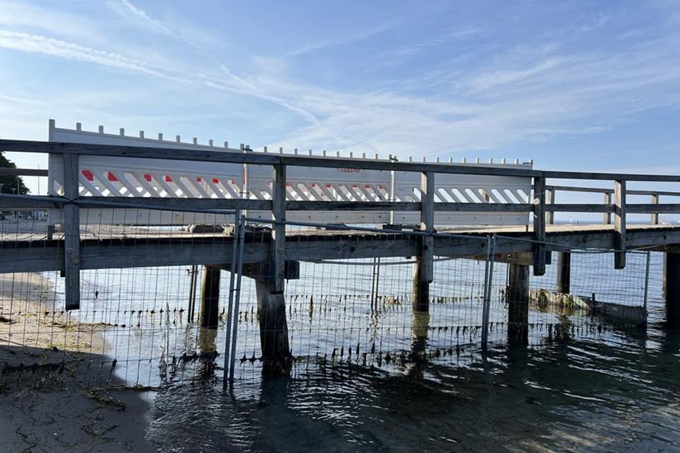 Die Seebrücke in Neustadt ist jetzt 20 Jahre alt. Ein Ersatzneubau könnte bei entsprechender Förderung frühestens im Herbst  2026 beginnen.
