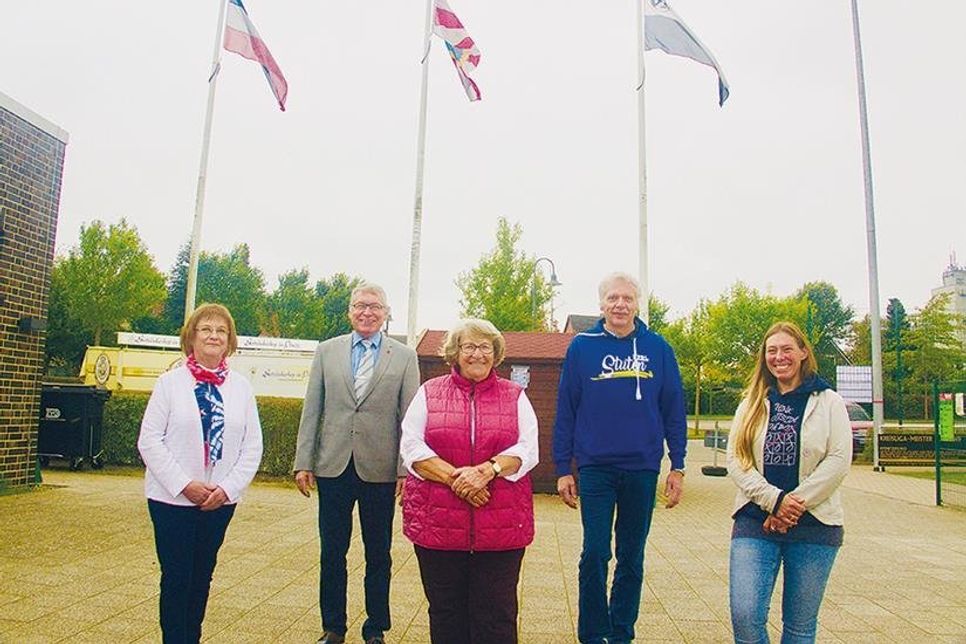 Der neugewählte Dorfvorstand in Pönitz: Marlies Powonska (v.l.), der   Stv. Dorfvorsteher Christian Harder,  Dorfvorsteherin Regina Scharnweber, Thorsten Wesner und Stephanie Apel.