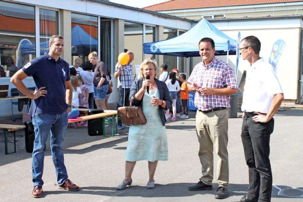 OGS-Leiter Patrick Steffen, Mechtild Piechulla, Mark Burmeister und Henning Reimann (v. lks.).