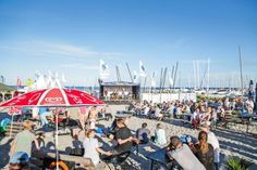 Tolle Atmosphäre bei schönstem Strandwetter herrschte auf dem Eventgelände. Fotos: CW/ Nicole Riederer Lightnic Photography