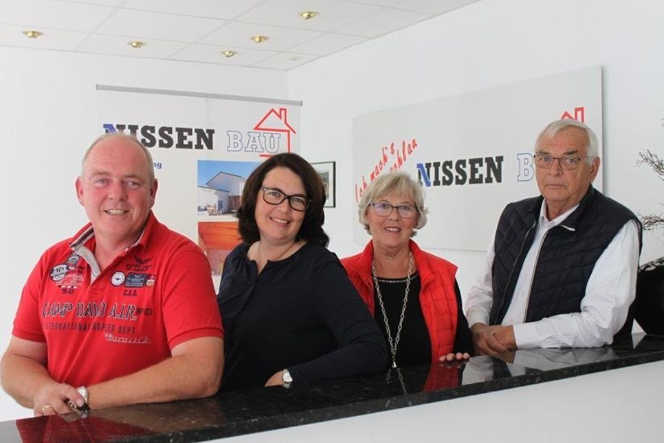 Das Team von Nissen Bau: Andreas und Sandra Szillat mit Frauke und Bernd Schöning (v. lks.).