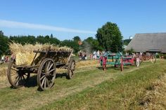 Auf dem Museumshof Lensahn kommen einige der historischen Geräte zum Einsatz, wie zum Beispiel die Lanz-Dreschmaschine, ein Stiftendrescher und die Windfege.