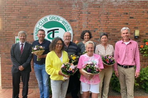 Geehrte Mitglieder beim TC Grün-Weiß Neustadt.