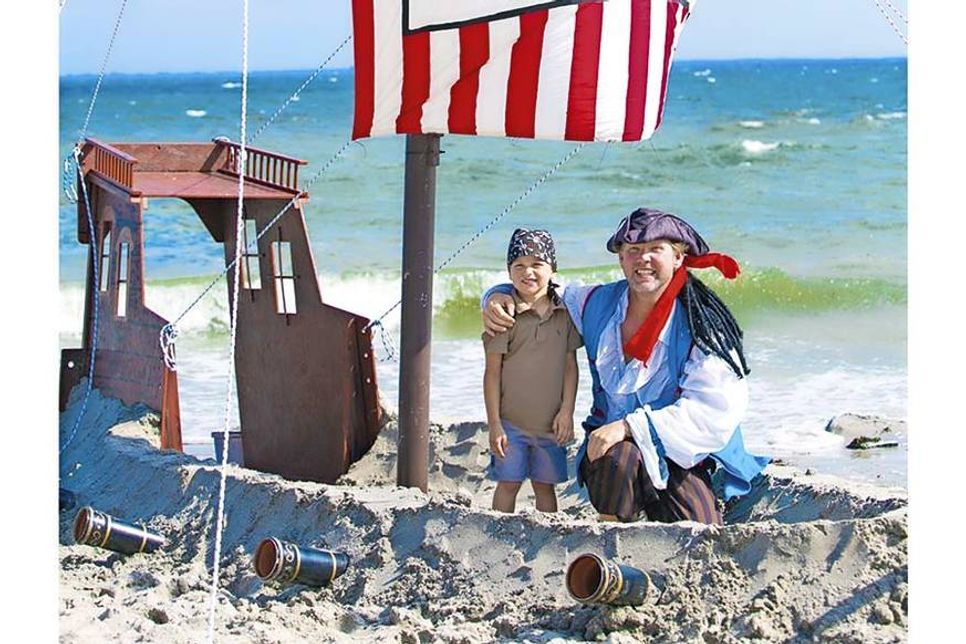 Kleine und große Abenteurer treffen sich am kommenden Sonntag im Piratendorf in Haffkrug. (Foto: TALB)