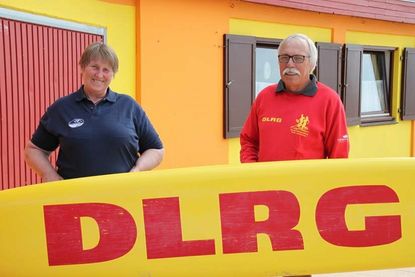 Regina und Jochen Block sind seit über 50 Jahren aktiv in der DLRG Neustadt und sorgen dafür, dass die Wasserrettung am Neustädter Strandbad und die Schwimmausbildung gewährleistet werden können.