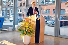 Vor zahlreichen Gästen hielt Bad Schwertaus Bürgermeister Uwe Brinkmann seine rund halbstündige Neujahrsrede. (Foto: Persson)