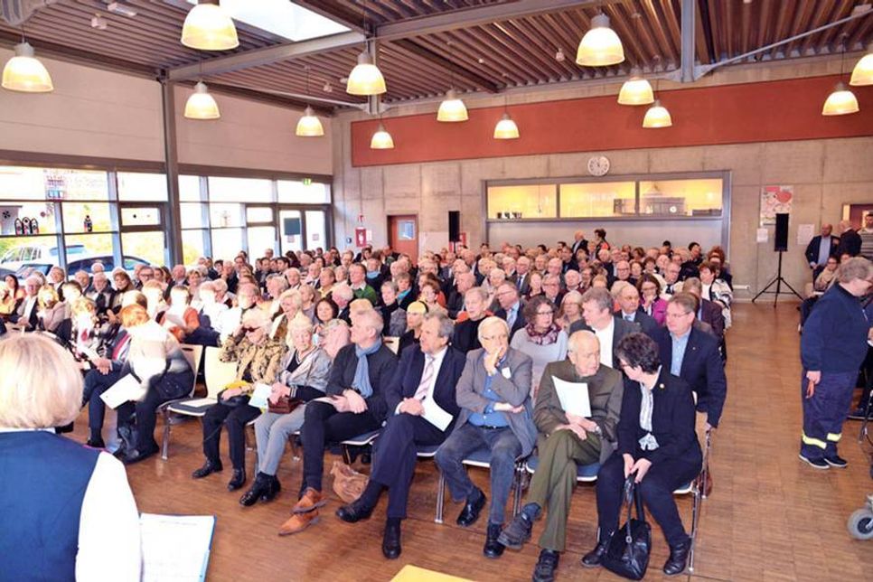 Vor zahlreichen Gästen hielt Bad Schwertaus Bürgermeister Uwe Brinkmann seine rund halbstündige Neujahrsrede. (Foto: Persson)