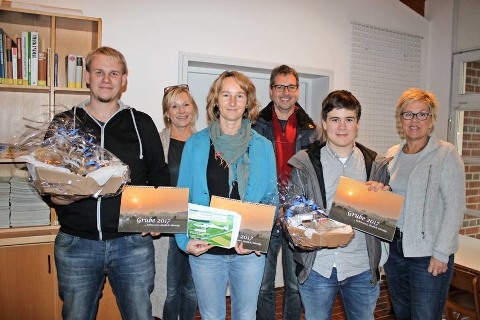 Preisübergabe mit Sven Jürgens, Grubes Veranstaltungsleitung Elgin Zühlke, Stefanie Schütt, 1. Vorsitzender LSC-Condor Jens Griebel, Pelle Weilandt und der Fremdenverkehrsausschussvorsitzenden Kirsten Sköries (v. lks.).