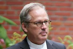 Der Timmendorfer Pastor Karsten Wolkenhauer hat sich am Dienstag mit dem Long-Covid-Syndrom in eine norddeutsche Spezialklinik begeben.