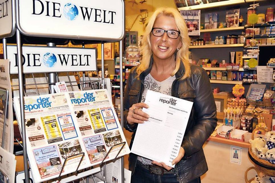 Susanne Theunissen („Theunissen Souvenir &amp; Mode“) ist die neue Ansprechpartnerin für „der reporter“-Kleinanzeigen &amp; Co. in Niendorf/Ostsee. (Foto: René Kleinschmidt)