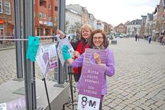 Mit einer besonderen Aktion will die Gleichstellungsbeauftragte der Stadt Preetz Yvonne Deerberg (re) in diesem Jahr auf den internationalen Frauentag aufmerksam machen. Unterstützt wird sie dabei von Sonja Reese-Brauers, der Gleichstellungsbeauftragten des Kreises Plön.