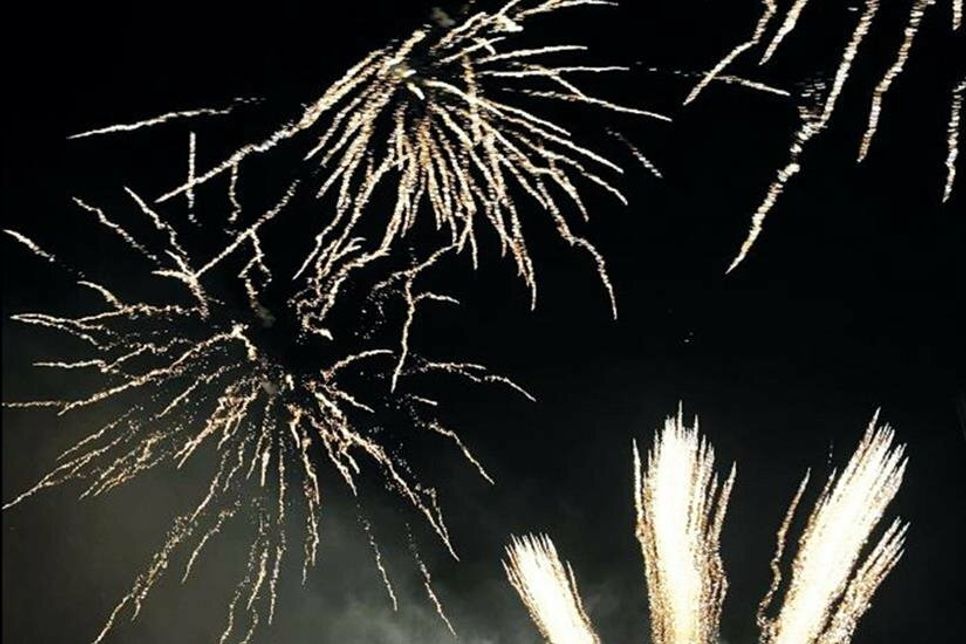 Das zentrale, nachhaltige Feuerwerk von Berufsfeuerwerker Mirco Lorkowski (Feuerwerk Depot Nord Lübeck) begeisterte das Publikum am Timmendorfer Strand.
