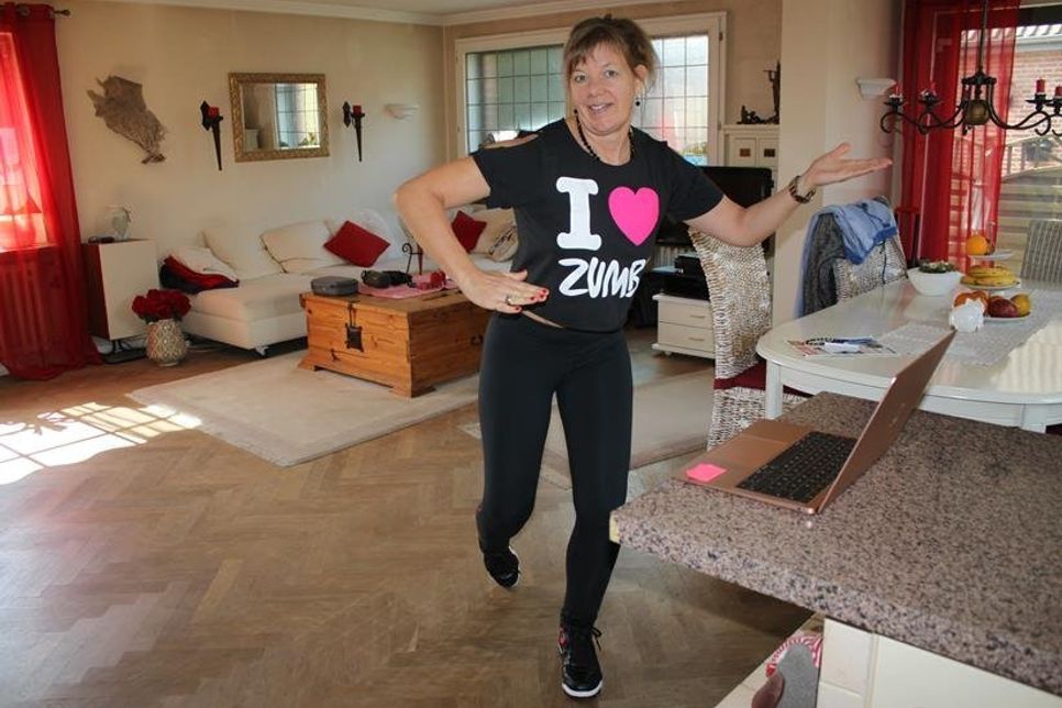 „Von Wohnzimmer zu Wohnzimmer“ lautet das Motto, mit dem sich Iris Kulow an alle begeisterten Zumba-Anhänger wendet.