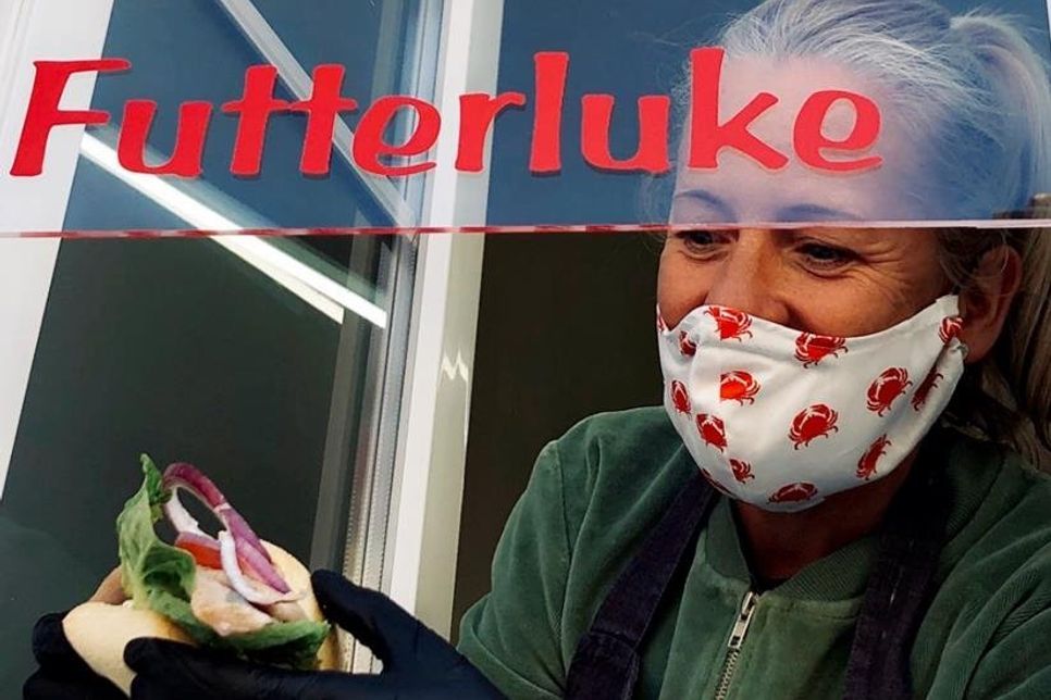 Pamela Krabbe freut sich über die Umsetzung des „Drive-in Schalters“.