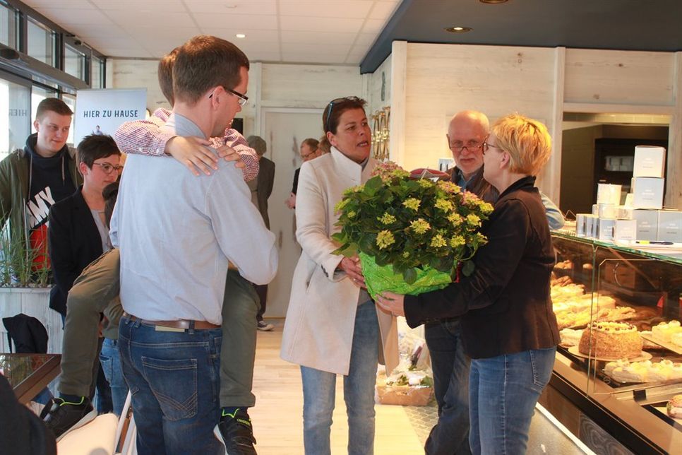 Blumen gab es auch von Bürgermeisterin Nicole Kohlert.