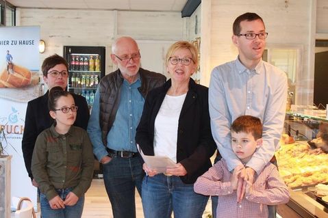 Familie Sköries lud zum Empfang in die neue Filiale, Am Ring 35 - 37.